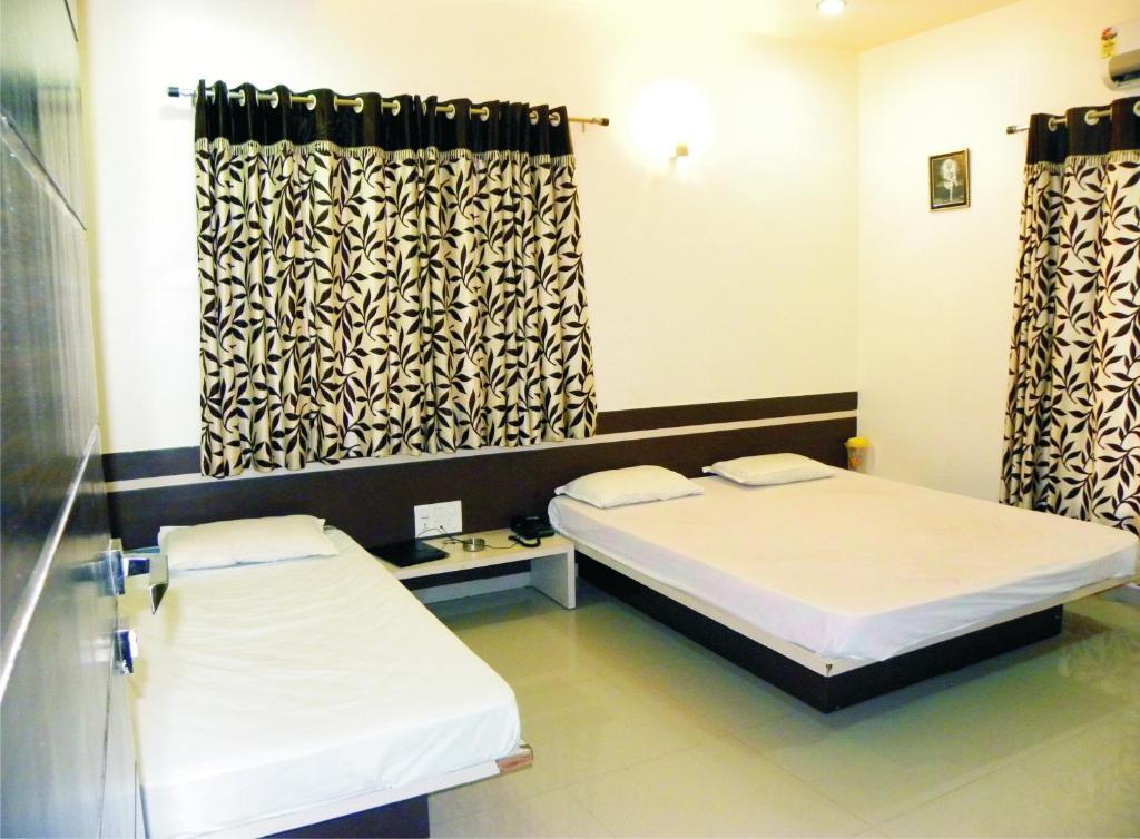Hotel Shradha Saburi Palace Shirdi Rom bilde